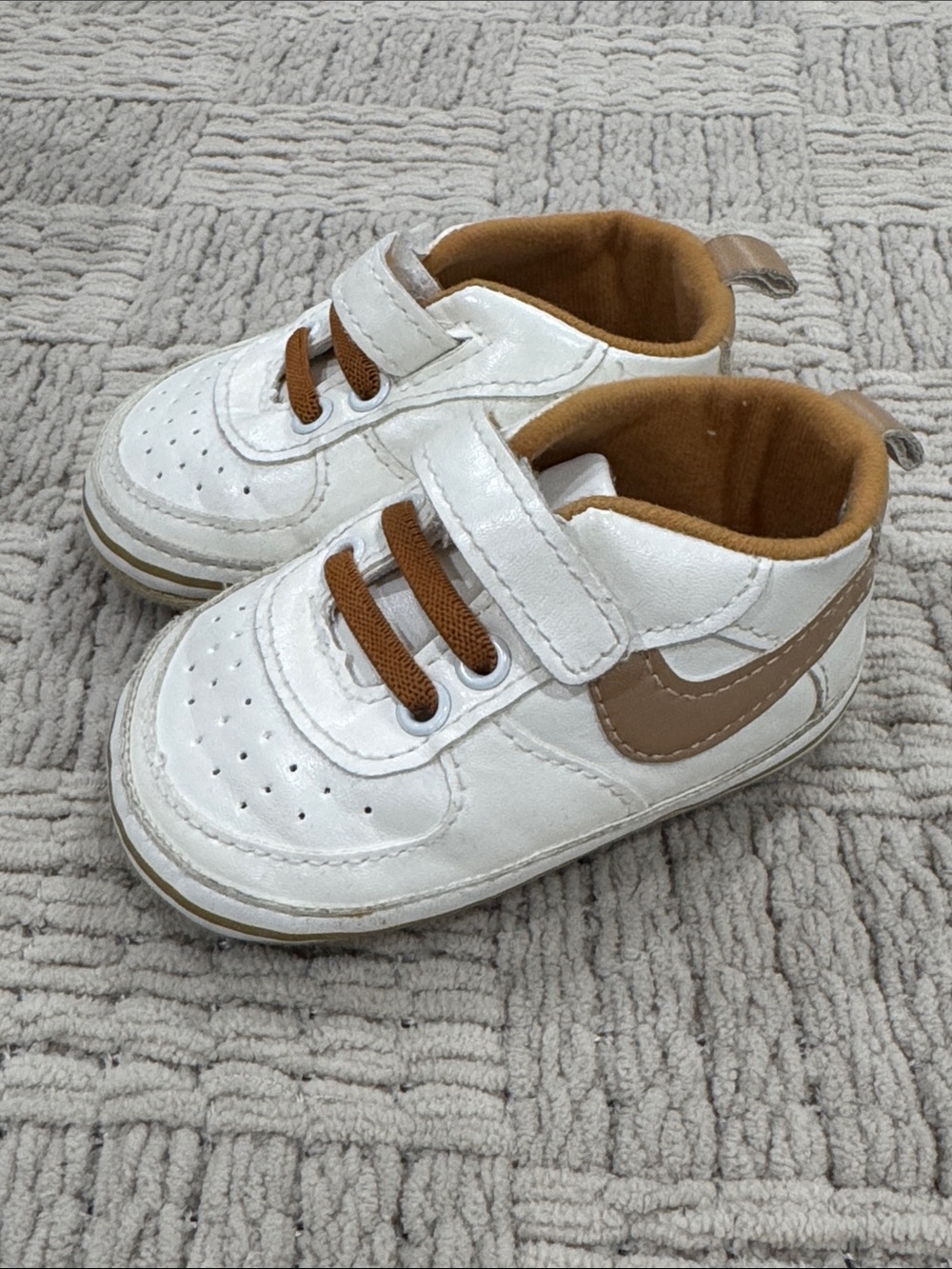Source Unknown White and Brown Toddler Walker Sneakers Size 12CM